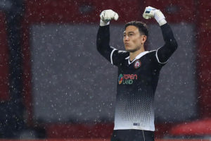 khong-duoc-thay-park-goi-len-tuyen-bui-tien-dung-cay-cu-tro-lai-voi-phong-do-to